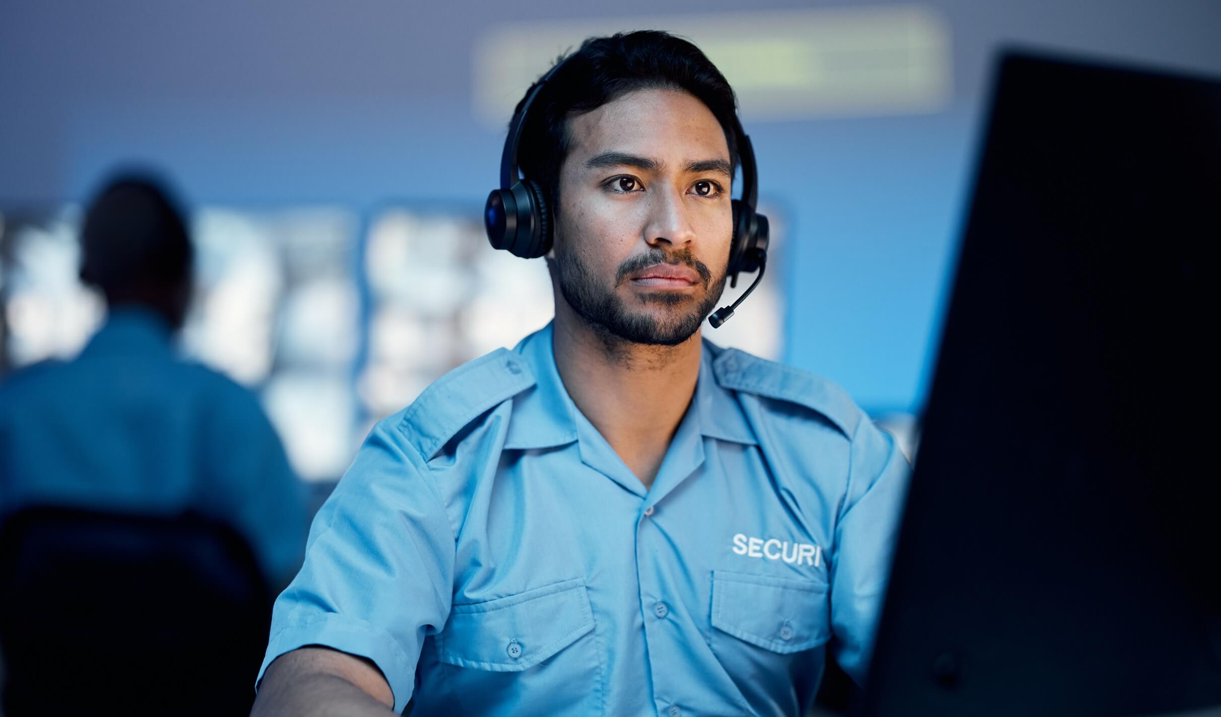 worker-man-watching-scr-QF68N5L.jpg